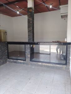 Se Alquila y Local a Pie de Calle, Av Cedeño Foto 2 de 16