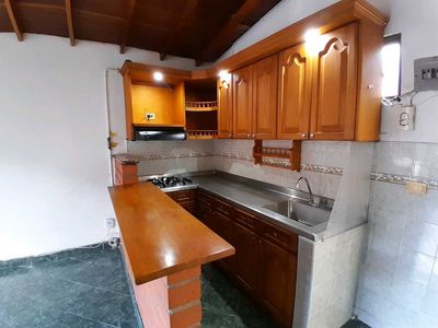 SE ARRIENDA APARTAMENTO 3 ALCOBAS EN CAMPO VALDEZ
