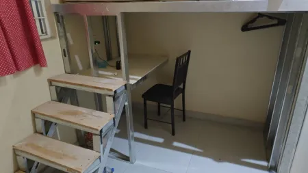 Se renta cuarto para una persona por parque fundidora