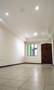  SE VENDE CASA EN HEREDIA STO DOMINGO STA ROSA (OPORTUNIDAD)