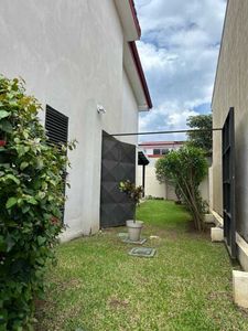  SE VENDE CASA EN RESIDENCIAL RIO SEGUNDO ALAJUELA.