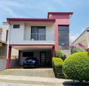  SE VENDE CASA EN RESIDENCIAL RIO SEGUNDO ALAJUELA. Picture 2 of 19