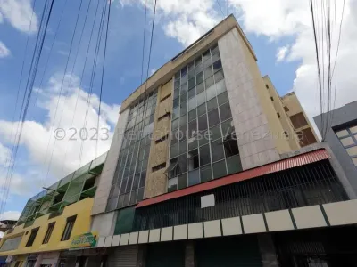 Se Vende Edificio Comercial De 5 Niveles En La Zona Centro De Barquisimeto #24-11622 E.s