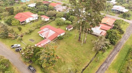  SE VENDE LOTE DE ESQUINA A POCOS METROS DE LA VÍA PRINCIPAL DE VOLCÁN