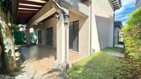  ¡Se VENDE o se ALQUILA Hermoso Condominio en Guachipelín Norte de Escazú!