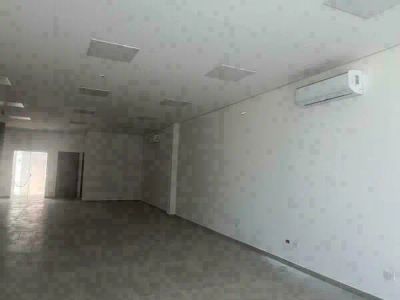 Showroom en alquiler, zona estratégica 