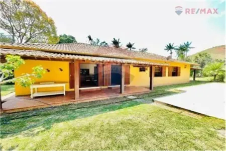 Sitio com 88.000 m² casa sede 300 m² 04 quartos bairro Grama em Juiz de Fora - MG
