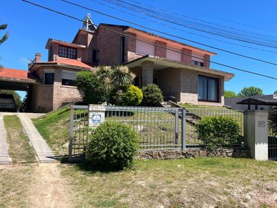 SITIO VENDE EXPECTACULAR PROPIEDAD EN PINAR SUR