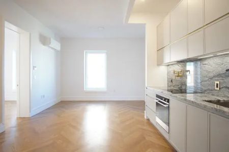 Smithsonian Place, 370 Lenox Avenue