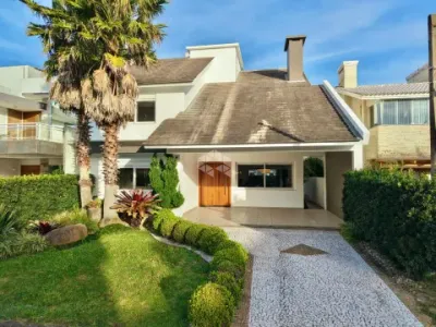 Sobrado com 4 suítes mobiliado e decorado no condomínio Condado de Capão