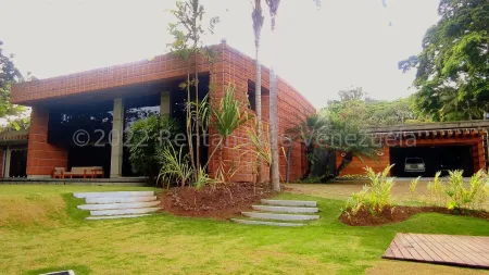 Ss: Vende Casa 24-20061 En La Lagunita De 475 M2, 3h/8b/6pe