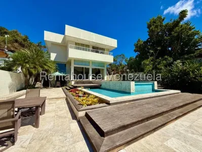 Ss: Vende Casa 25-18755 En Colinas Del Tamanaco De 950 M2, 4h/8b/5pe