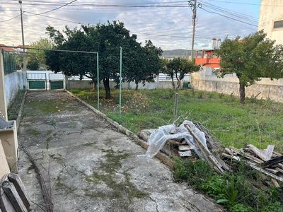 Terreno com moradia  T1 + sótão