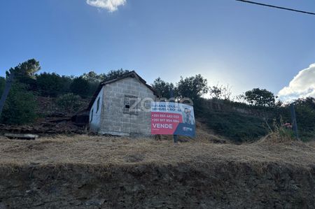 Terreno com Ruína em Gouvães do Douro