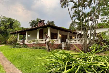 TERRENO DE 2.5 HECTAREAS ENTRE CAPIATA Y AREGUA 