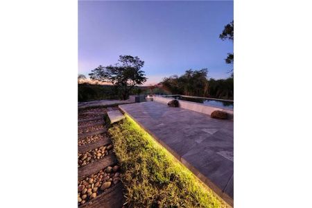 Terreno de 962 m² en Condominio Cerrado en Piribebuy con Piscina y Vistas