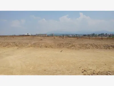 Terreno extenso con uso de suelo mixto, para inversionistas.