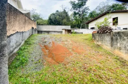 Terreno localizado no bairro Escola Agrícola com 400m²