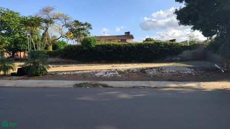  Terreno para alquiler en Luque, Paraguay