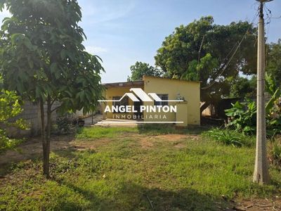 TERRENO VENTA CON CASA PARA REMODELAR LOS BUCARES MARACAIBO API 79102 Leyda Vanegas +58 414-6789451