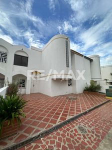 Townhouse en Alquiler, Villa Costa Marina, Remax Millenium