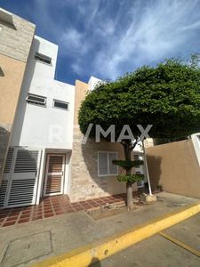Townhouse En Alquiler Villa Las Islas. Remax Millenium