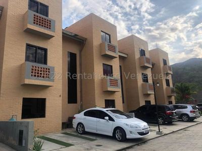 Townhouse en venta en Valles de Camoruco Valencia Carabobo Desiree Castillo Rentahouse