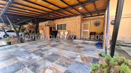 Townhouse en venta ubicado en el Trigal de San Diego Carabobo Venezuela Cod 25-8036