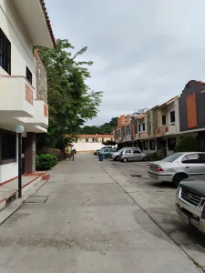 Townhouse En Venta Villa Florencia Ii Tazajal (mv)