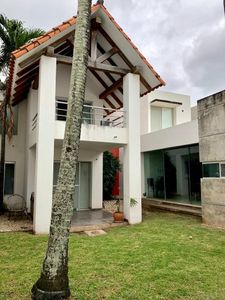 Urbanización El Remanso 1, calle 1 este #8450 Picture 2 of 26