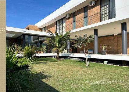 URUBO CASA EN VENTA 
CONDOMINIO LA HACIENDA DEL URUBO 
EN UNO DE LOS MEJORES CONDOMINIOS DEL URUBO