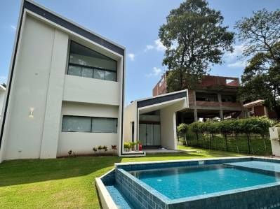 URUBO EN VENTA CASA IMPONENTE