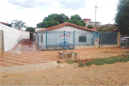 VENDO AMPLIA CASA EN SAN LORENZO 