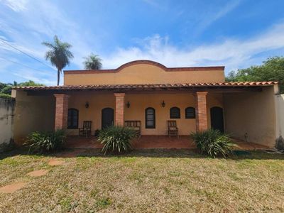 Vendo amplia casa en San Lorenzo