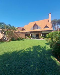 Vendo Amplia Residencia. Barrio Herrera. Cod 014