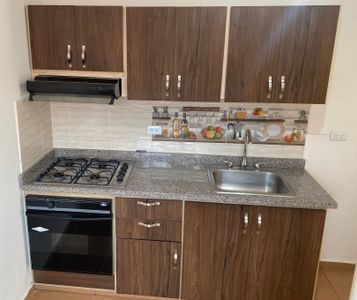 VENDO APARTAMENTO  PISO 8  REMODELADO CON ASCESOR PARQUEADERO PROPIO  Y PISCINA  EN CALI -VALLE