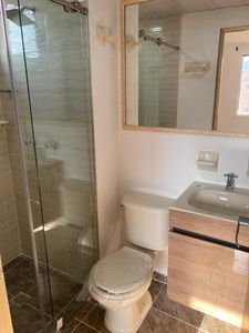 VENDO APARTAMENTO  PISO 8  REMODELADO CON ASCESOR PARQUEADERO PROPIO  Y PISCINA  EN CALI -VALLE Foto 5 de 10