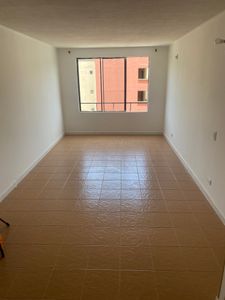 VENDO APARTAMENTO  PISO 8  REMODELADO CON ASCESOR PARQUEADERO PROPIO  Y PISCINA  EN CALI -VALLE Foto 7 de 10