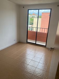 VENDO APARTAMENTO  PISO 8  REMODELADO CON ASCESOR PARQUEADERO PROPIO  Y PISCINA  EN CALI -VALLE Foto 9 de 10