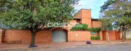 VENDO CASA 3 DORM. + ÁREA SERV. + PISCINA - R.I. 3 CORRALES C/ BOGGIANI (CÓD. 1271)