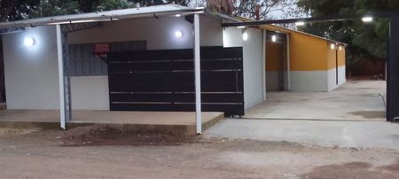 Vendo casa, acepto vehículo como parte de pago.