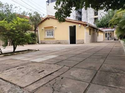 VENDO CASA C/ PATIO EN ASUNCIÓN, B° SAN VICENTE, EXCELENTE UBICACIÓN!!