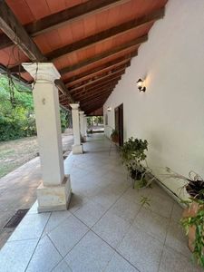 VENDO CASA CON AMPLIO TERRENO SOBRE AV. MADAME LYNCH