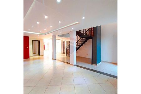 VENDO CASA CON PISCINA Y 5 DORMITORIOS EN BO.VILLA OFELIA EN FDO.ZONA NORTE