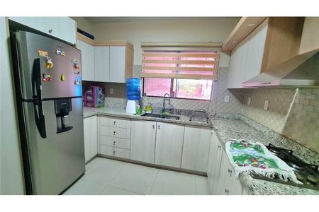 VENDO CASA C/PISCINA DE 2 PLANTAS,1 DORMITORIO EN SUITE P.BAJA -BO. VISTA ALEGRE-ASUNCION