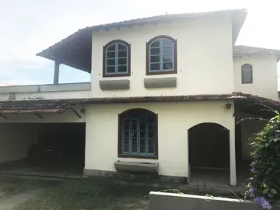 Vendo Casa em Rua Particular - Bairro Paraiso excelente localização