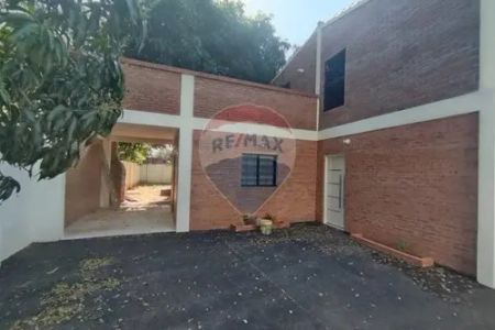 VENDO CASA EN AREGUA