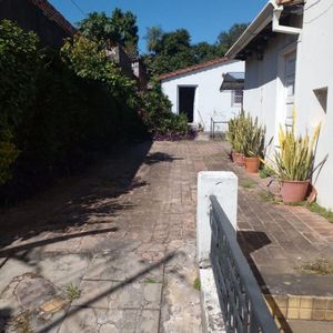 Vendo casa en Barrio Jara sobre asfalto