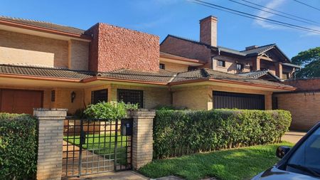 VENDO CASA EN CARMELITAS A UNA CUADRA DE SAN MARTIN