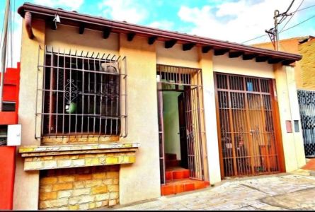 VENDO CASA EN CIUDAD NUEVA- ASUNCIÓN